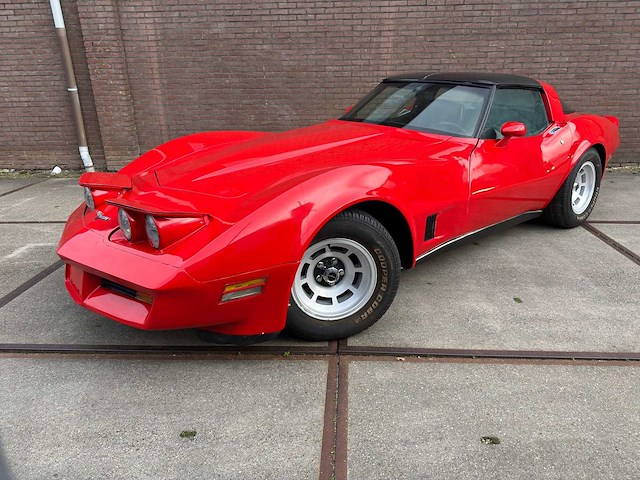 Chevrolet - corvette c3 - 5.7l 350 v8 - 1981 - afbeelding 1 van  28
