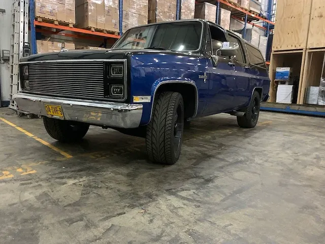 Chevrolet - suburban - personenauto - afbeelding 6 van  13