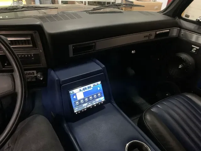 Chevrolet - suburban - personenauto - afbeelding 9 van  13