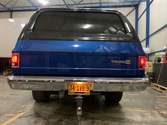 Chevrolet - suburban - personenauto - afbeelding 10 van  13