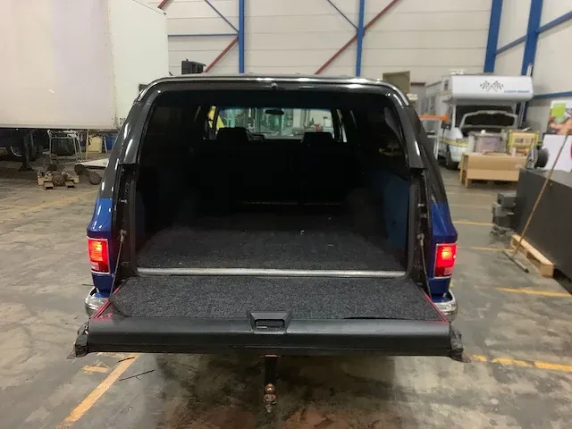 Chevrolet - suburban - personenauto - afbeelding 12 van  13