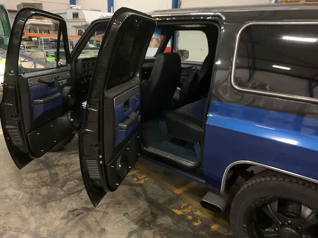 Chevrolet - suburban - personenauto - afbeelding 13 van  13