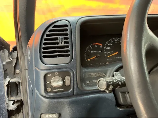 Chevrolet suburban 1996 - afbeelding 18 van  51