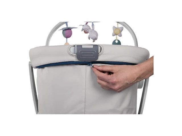 Chicco baby hug 4-in-1 wieg - met speelboog - babygym - inclusief wiegmatras - glacial - afbeelding 4 van  6