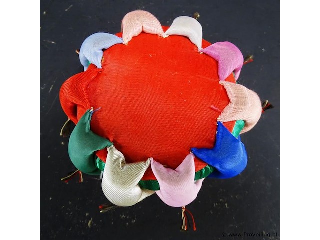 Chinees speldenkussen - afbeelding 3 van  3