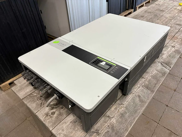 Chint power - cps sca25ktl-do - gebruikte 25kw omvormer t.b.v. zonnepanelen (10x) - afbeelding 1 van  5