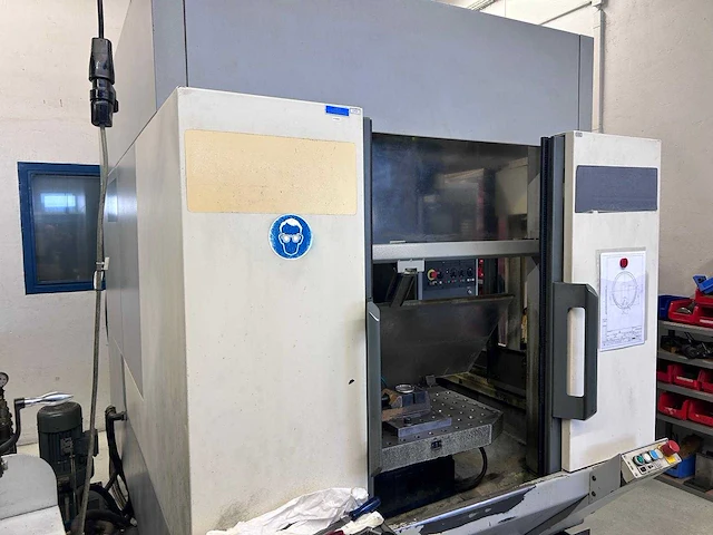 Chiron z 18 w cnc vertical machining centre - 1997 - afbeelding 1 van  3