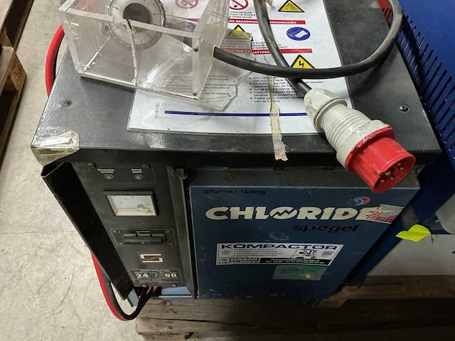 Chloride - 24v 60a - acculaders - afbeelding 1 van  1