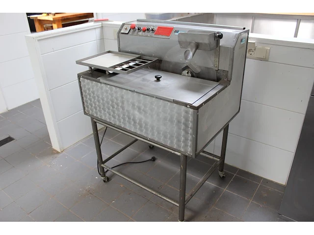 Chocolade tempreermachine henk koenen. afmeting 85 x 61 x 115 cm. - afbeelding 2 van  4