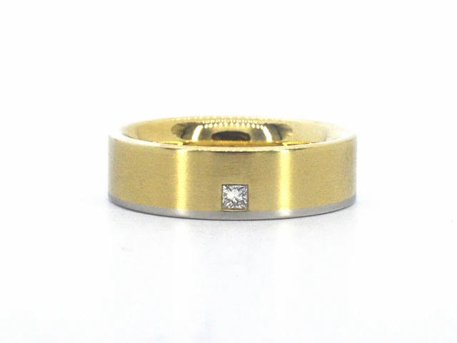 Christian bauer - bi-colour trouwring van goud en platina met een prinses geslepen diamant - afbeelding 1 van  8