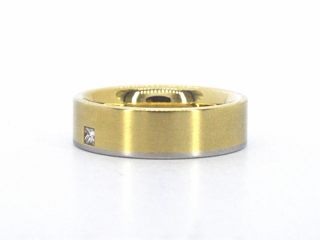 Christian bauer - bi-colour trouwring van goud en platina met een prinses geslepen diamant - afbeelding 3 van  8