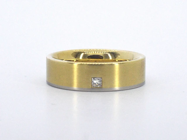 Christian bauer - bi-colour trouwring van goud en platina met een prinses geslepen diamant - afbeelding 5 van  8