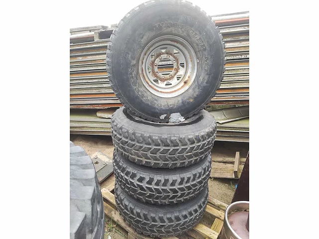 Chromen - 3-hoek design 8x165,1 - velg (4x) - afbeelding 1 van  6