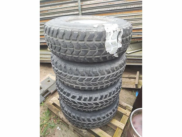 Chromen - 3-hoek design 8x165,1 - velg (4x) - afbeelding 3 van  6