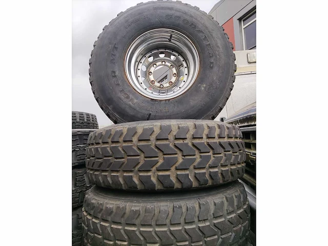 Chromen velgen - rondjes disign 8x165,1 - velg (4x) - afbeelding 1 van  5