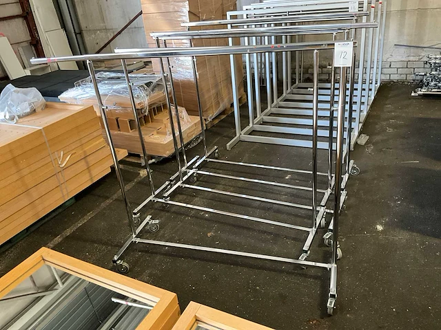 Chroom mobiel kledingrek (5x) - afbeelding 1 van  5
