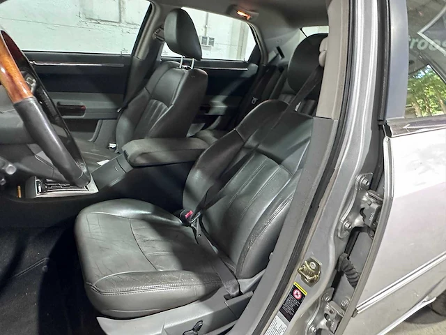 Chrysler - 300c - 2.7 v6 automaat- 94-rd-tt - afbeelding 2 van  19