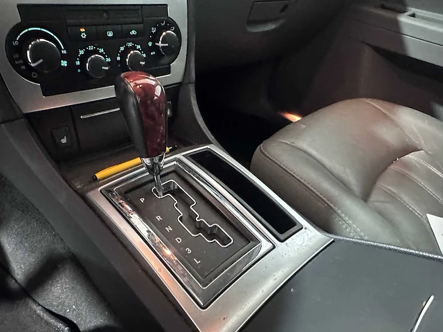 Chrysler - 300c - 2.7 v6 automaat- 94-rd-tt - afbeelding 8 van  19