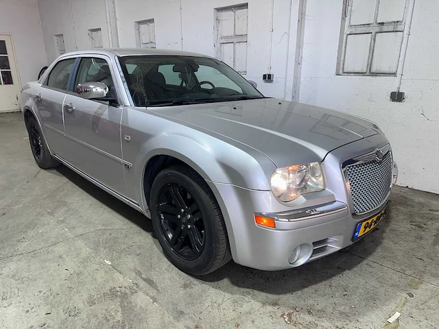 Chrysler - 300c - 2.7 v6 automaat- 94-rd-tt - afbeelding 17 van  19
