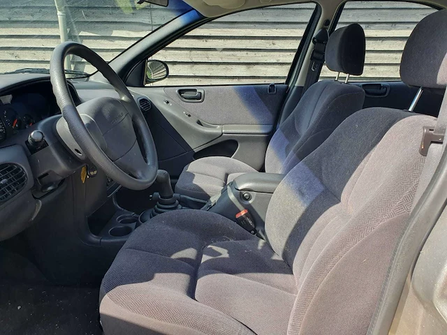 Chrysler - stratus - 2.0i-16v le - car - afbeelding 5 van  22