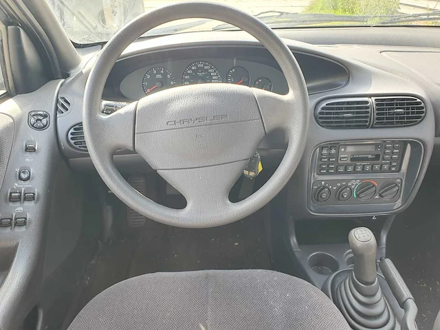 Chrysler - stratus - 2.0i-16v le - car - afbeelding 7 van  22