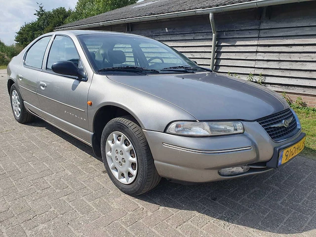 Chrysler - stratus - 2.0i-16v le - car - afbeelding 17 van  22