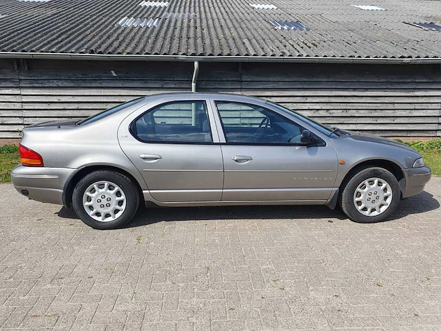 Chrysler - stratus - 2.0i-16v le - car - afbeelding 18 van  22