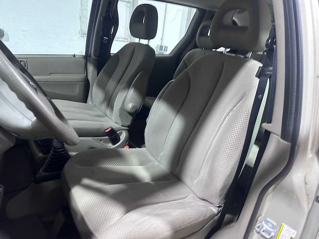 Chrysler - voyager - 2.4i se - 80-xv-tz - afbeelding 2 van  17