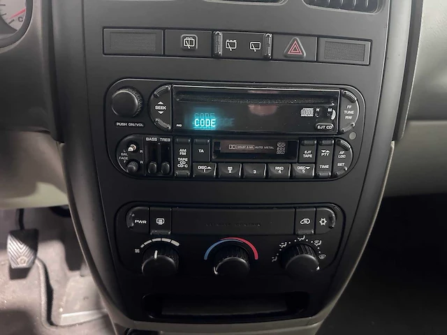 Chrysler - voyager - 2.4i se - 80-xv-tz - afbeelding 6 van  17