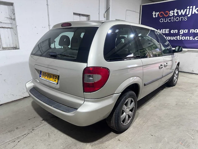 Chrysler - voyager - 2.4i se - 80-xv-tz - afbeelding 13 van  17