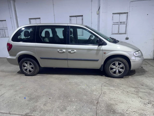 Chrysler - voyager - 2.4i se - 80-xv-tz - afbeelding 14 van  17