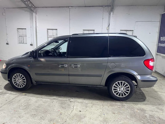 Chrysler - voyager - 2.8 crd se automaat- 67-vrf-9 - afbeelding 2 van  18