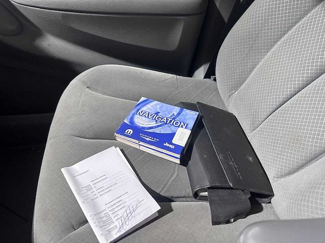 Chrysler - voyager - 2.8 crd se automaat- 67-vrf-9 - afbeelding 10 van  18