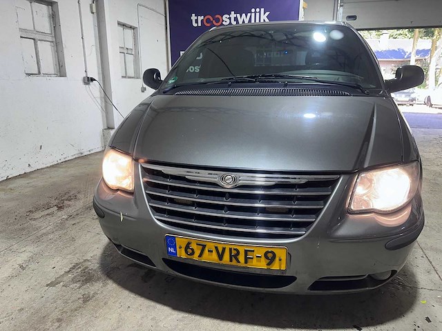 Chrysler - voyager - 2.8 crd se automaat- 67-vrf-9 - afbeelding 15 van  18