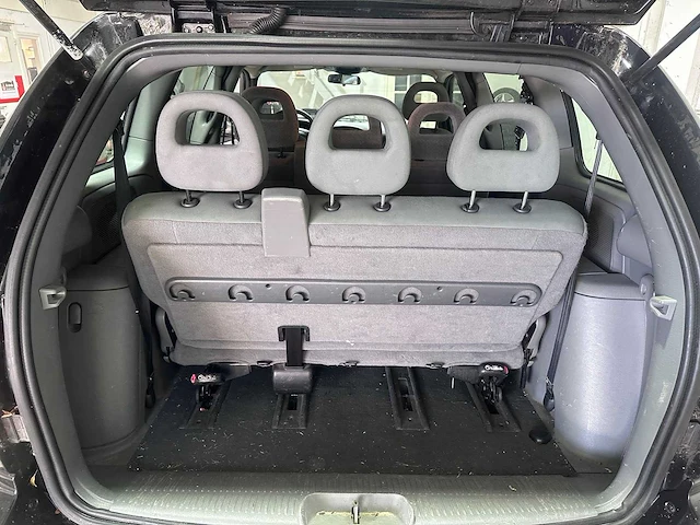Chrysler - voyager - 3.3i v6 se luxe - 03-pv-xh - afbeelding 16 van  18