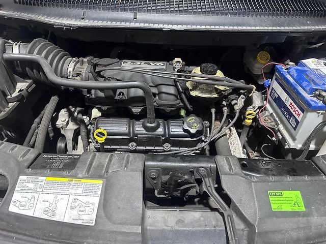 Chrysler - voyager - 3.3i v6 se luxe - 03-pv-xh - afbeelding 17 van  18