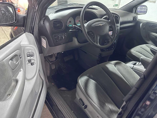 Chrysler - voyager - 3.3i v6 se luxe - 03-pv-xh - afbeelding 8 van  18