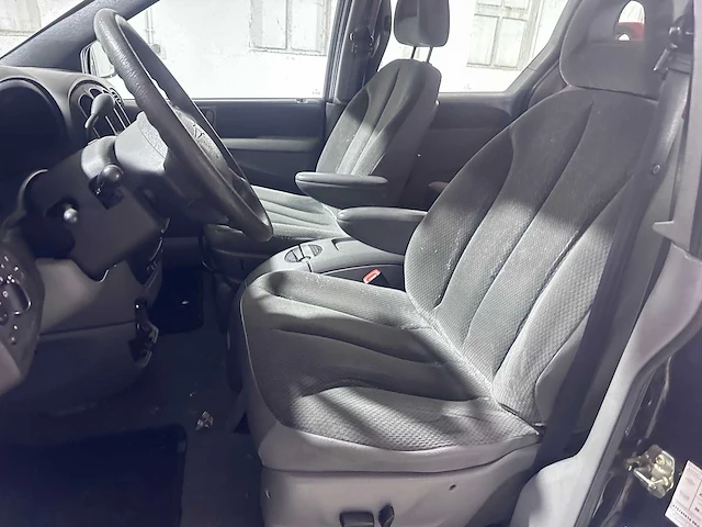Chrysler - voyager - 3.3i v6 se luxe - 03-pv-xh - afbeelding 6 van  18