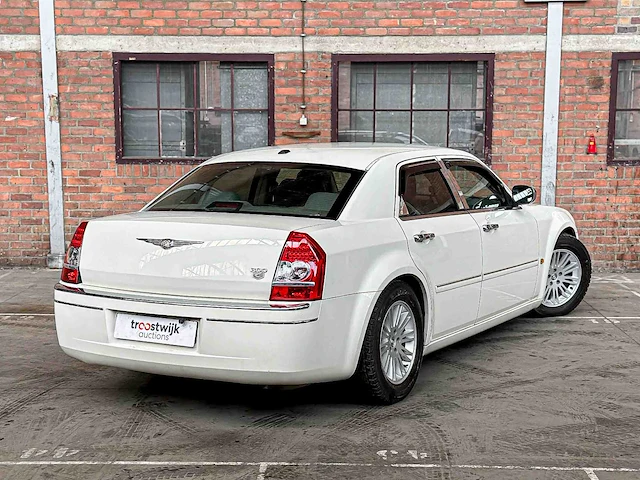Chrysler 300c 3.5 v6 253pk 2006 youngtimer - afbeelding 2 van  38