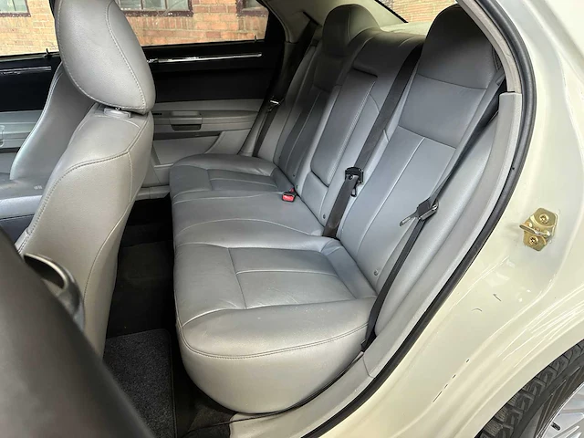 Chrysler 300c 3.5 v6 253pk 2006 youngtimer - afbeelding 28 van  38