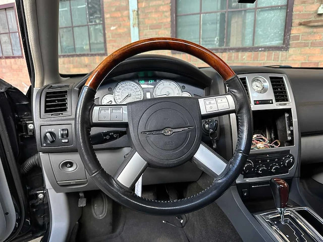 Chrysler 300c hemi 5.7 v8 340pk 2005 -youngtimer- - afbeelding 9 van  40