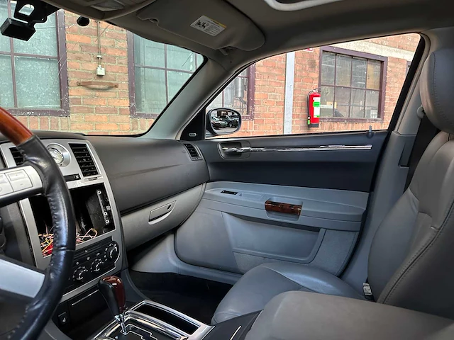 Chrysler 300c hemi 5.7 v8 340pk 2005 -youngtimer- - afbeelding 10 van  40