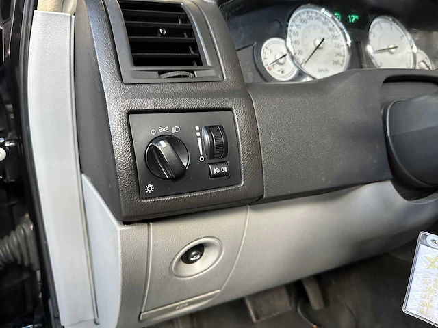 Chrysler 300c hemi 5.7 v8 340pk 2005 -youngtimer- - afbeelding 11 van  40