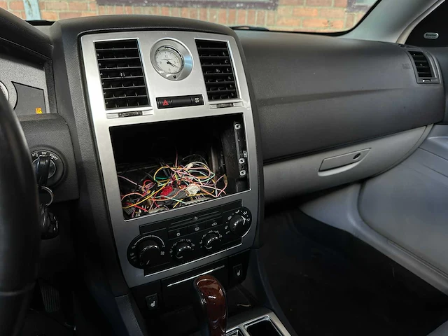 Chrysler 300c hemi 5.7 v8 340pk 2005 -youngtimer- - afbeelding 18 van  40