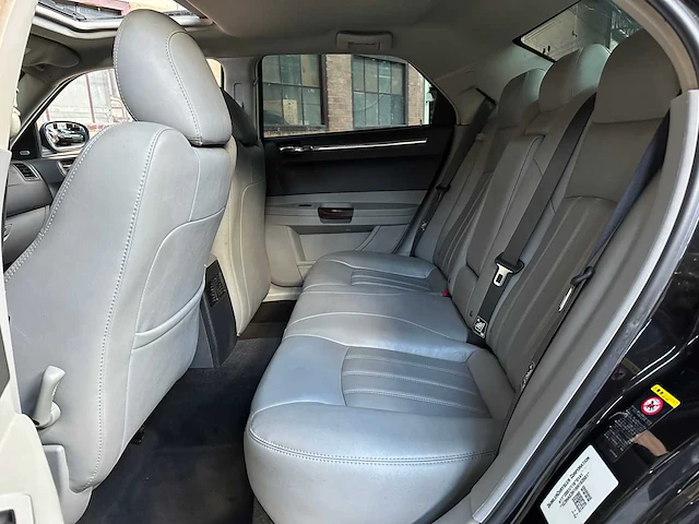 Chrysler 300c hemi 5.7 v8 340pk 2005 -youngtimer- - afbeelding 25 van  40