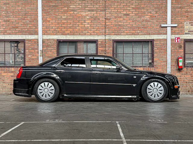 Chrysler 300c hemi 5.7 v8 340pk 2005 -youngtimer- - afbeelding 39 van  40