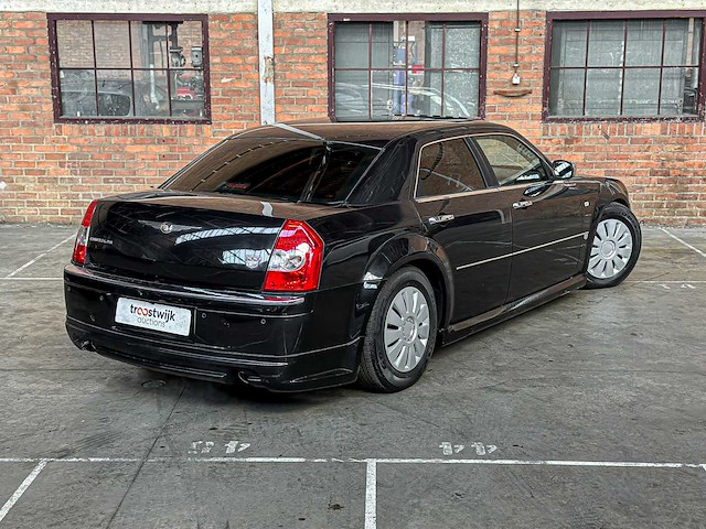 Chrysler 300c hemi 5.7 v8 340pk 2005 -youngtimer- - afbeelding 2 van  40