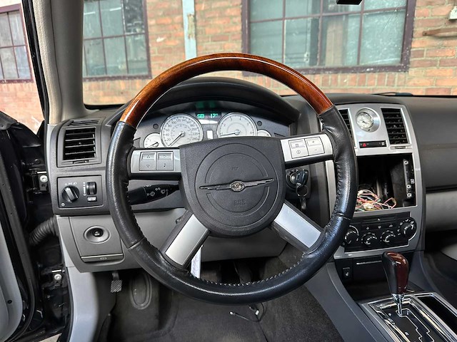 Chrysler 300c hemi 5.7 v8 340pk 2005 -youngtimer- - afbeelding 9 van  40