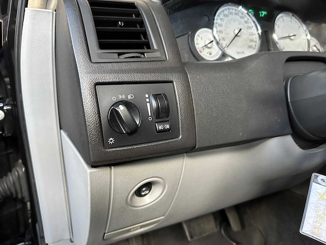 Chrysler 300c hemi 5.7 v8 340pk 2005 -youngtimer- - afbeelding 11 van  40