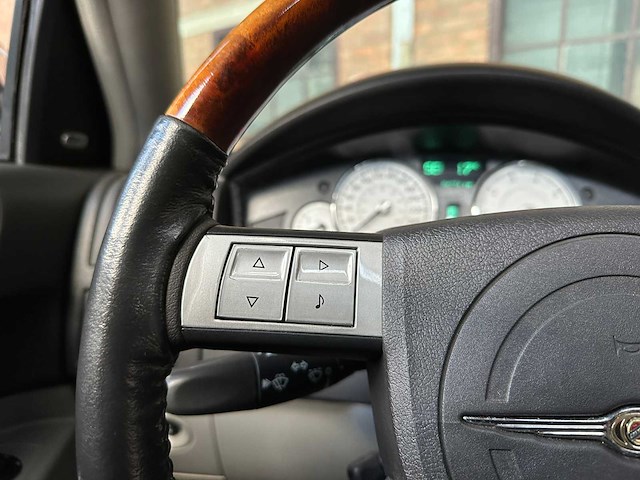 Chrysler 300c hemi 5.7 v8 340pk 2005 -youngtimer- - afbeelding 13 van  40